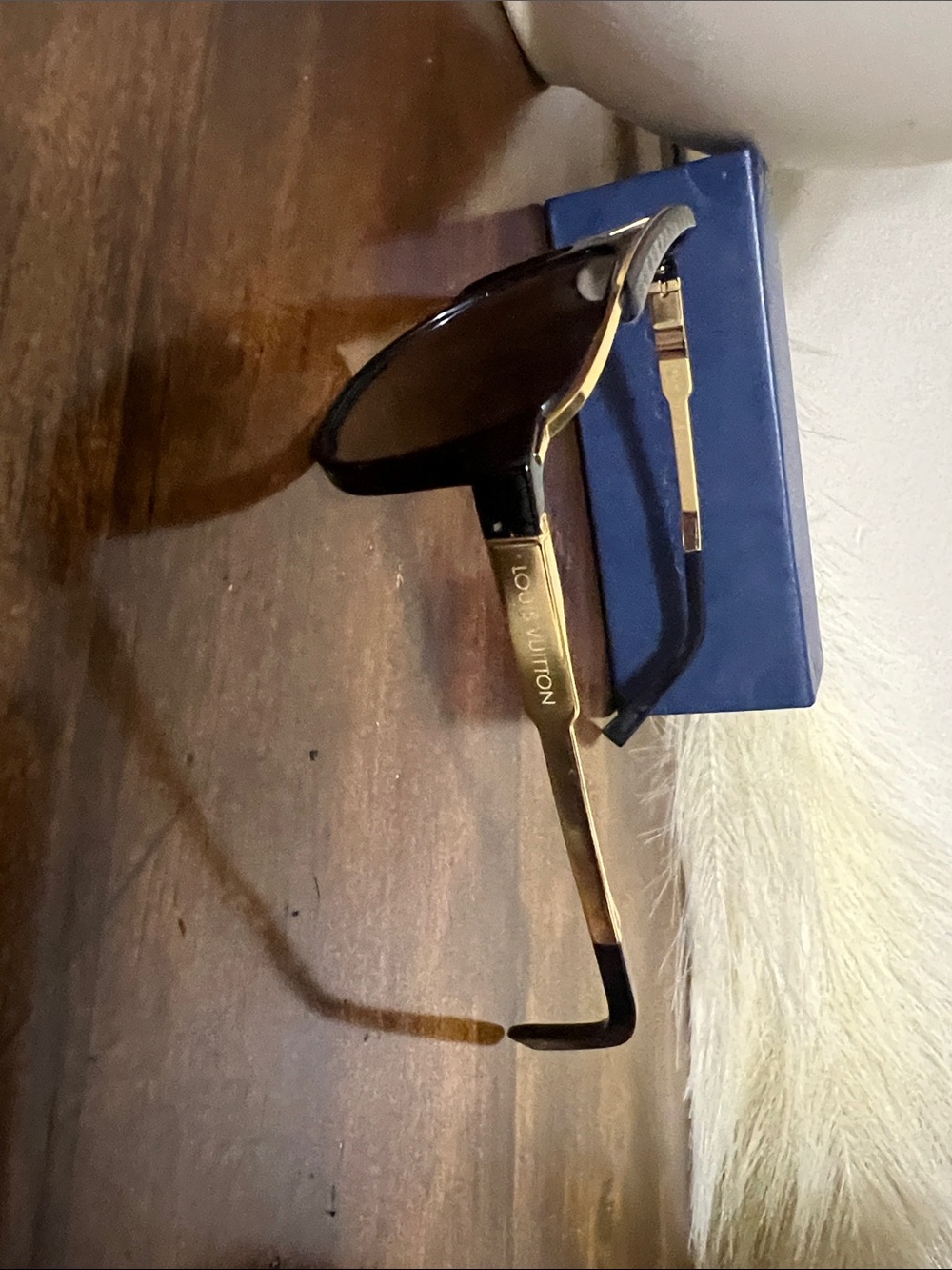 Louis Vuitton Black and Gold Designer Sunglasses - Picture 4 of 4